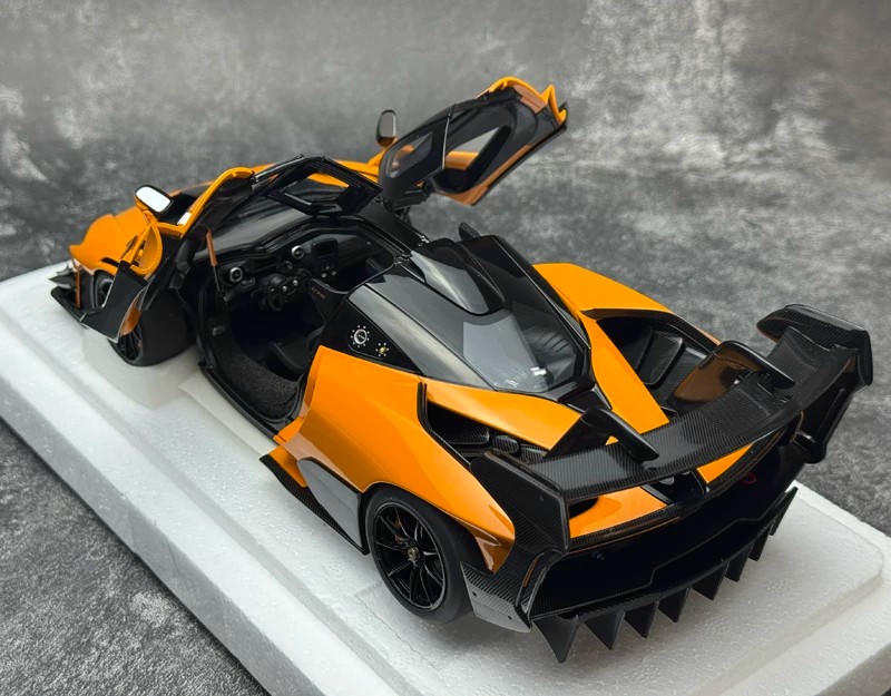 AUTOart 1:18 McLaren Senna GTR Diecast Model