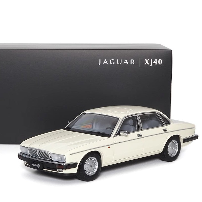 aguar Daimler XJ6 (XJ40) – 1:18 Diecast Model by Almost Real (Limited to 1,008 Units – Collector’s Edition)(810542)
