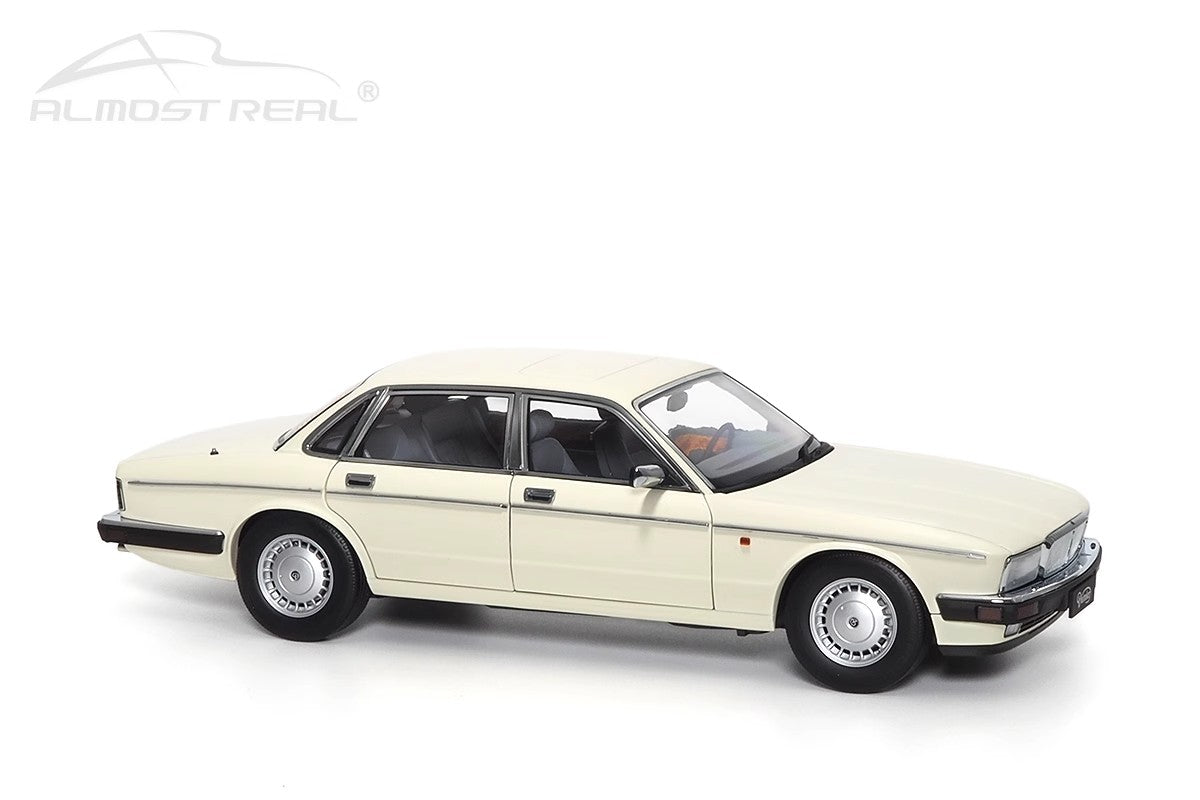 aguar Daimler XJ6 (XJ40) – 1:18 Diecast Model by Almost Real (Limited to 1,008 Units – Collector’s Edition)(810542)