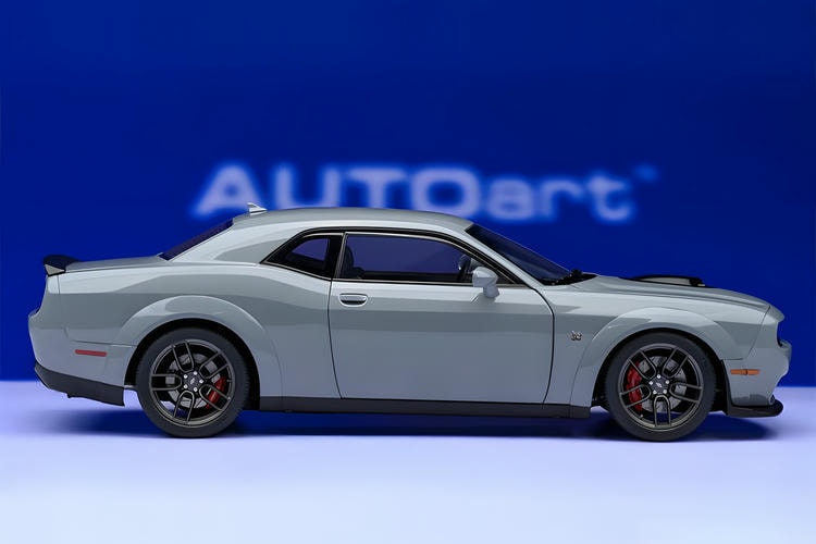 Autoart 1/18 Dodge Challenger R/T wide body Grey diecast car model
