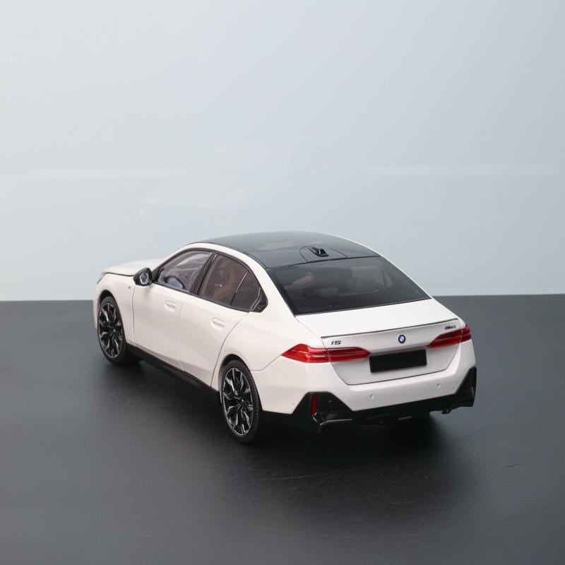 Minichamps 1:18 BMW i5 Alloy Model – Elegant Electric Precision