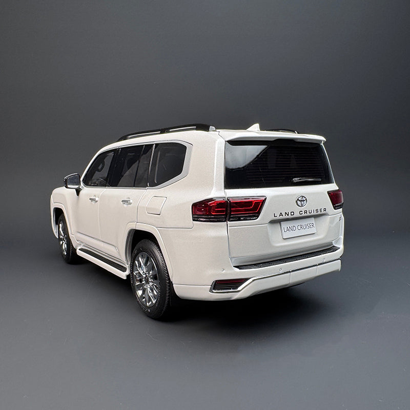LCD Toyota Land Cruiser LC300 ZX 1:18 Alloy Full-Open Diecast Model