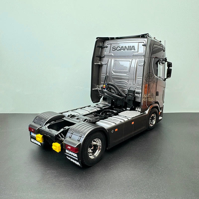 1:18 Scania V8 730S Tractor Truck Model – Alloy Diecast Truck Collection