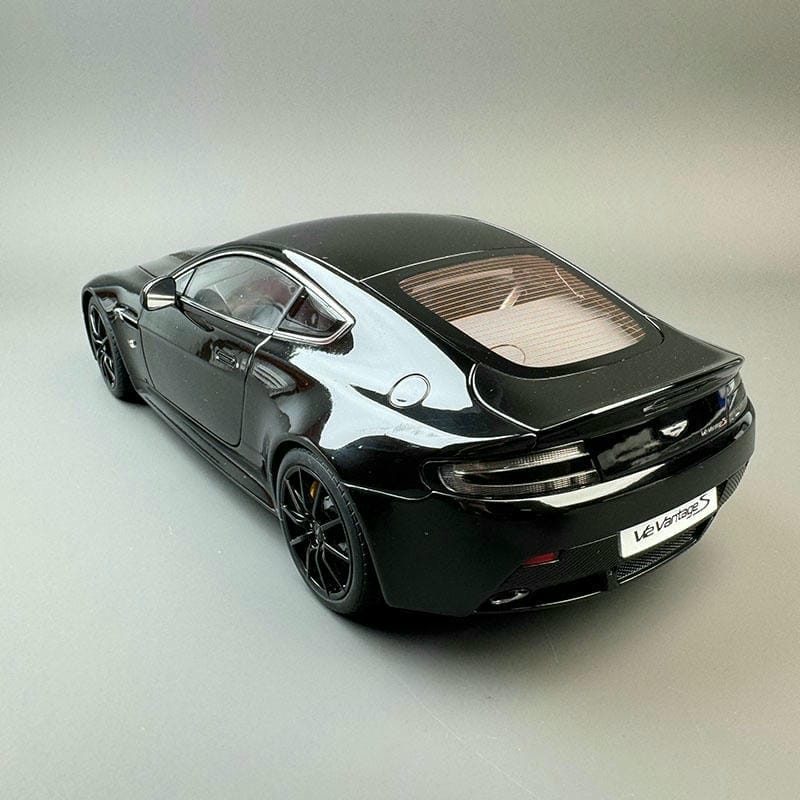 AUTOart 1:18 Aston Martin V12 Vantage S – Diecast Alloy Model