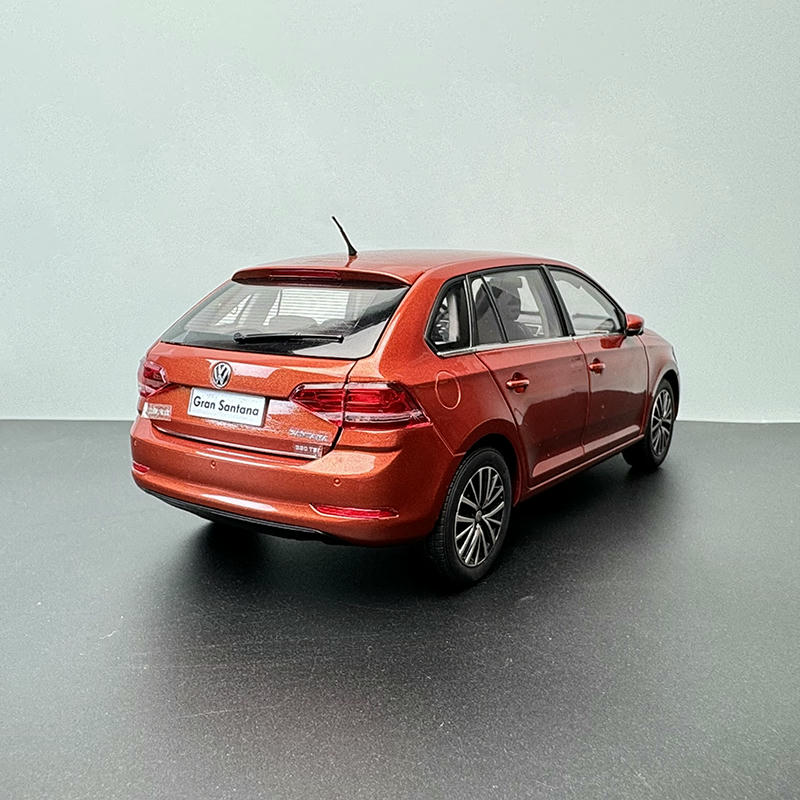SAIC Volkswagen Gran Santana 1:18 Scale Model