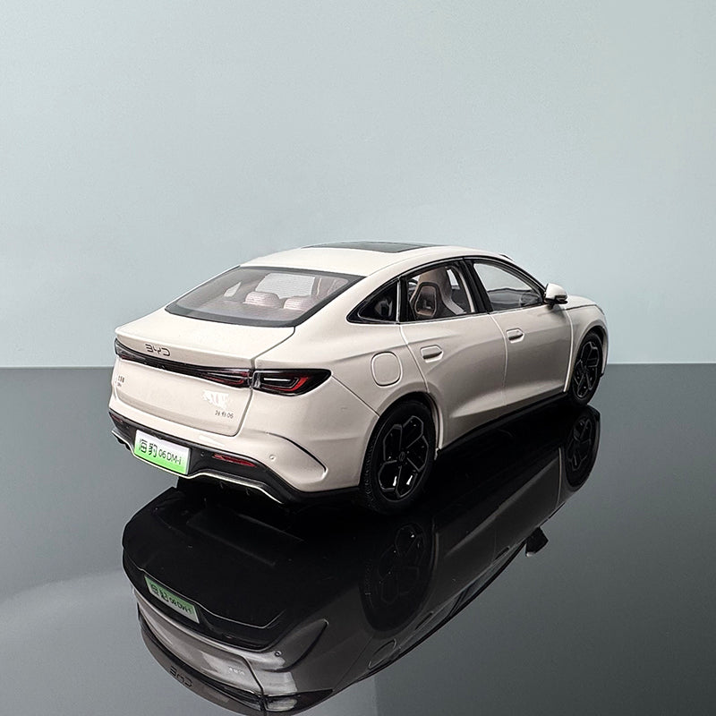BYD Seal EV 1:18 Diecast Model – Premium Interactive Collectible