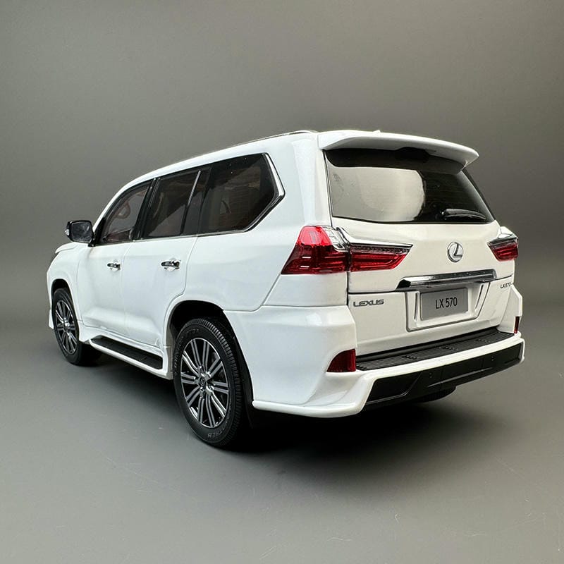 LCD 1:18 Lexus LX570