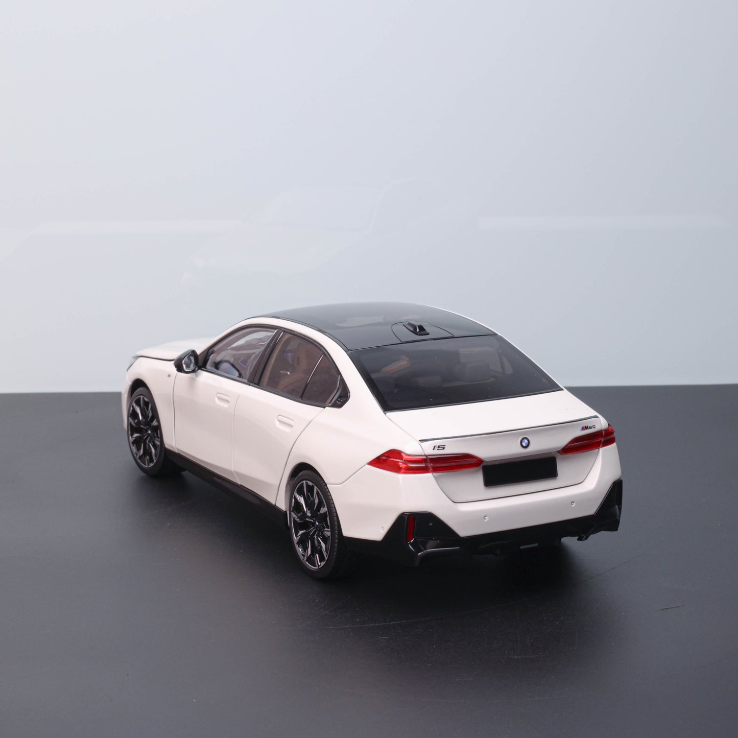 MINICHAMPS 1:18 Porsche 911 (992) – Alloy Model Car in White, Gray, or Blue