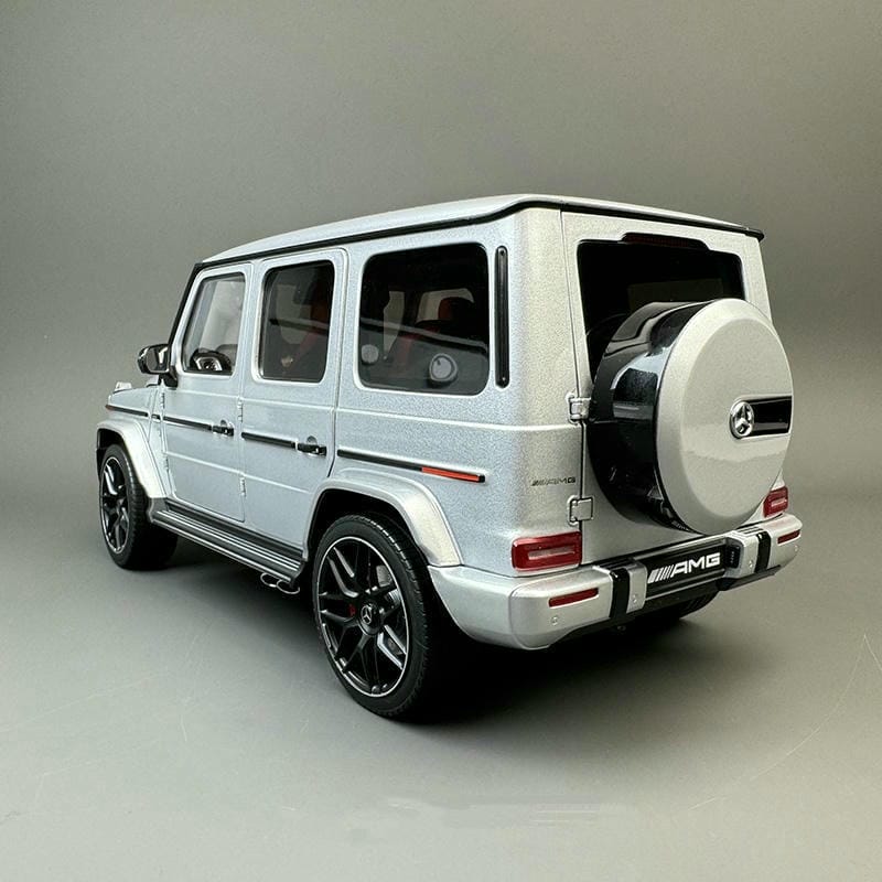 Almost Real 1:18 Mercedes-Benz G63
