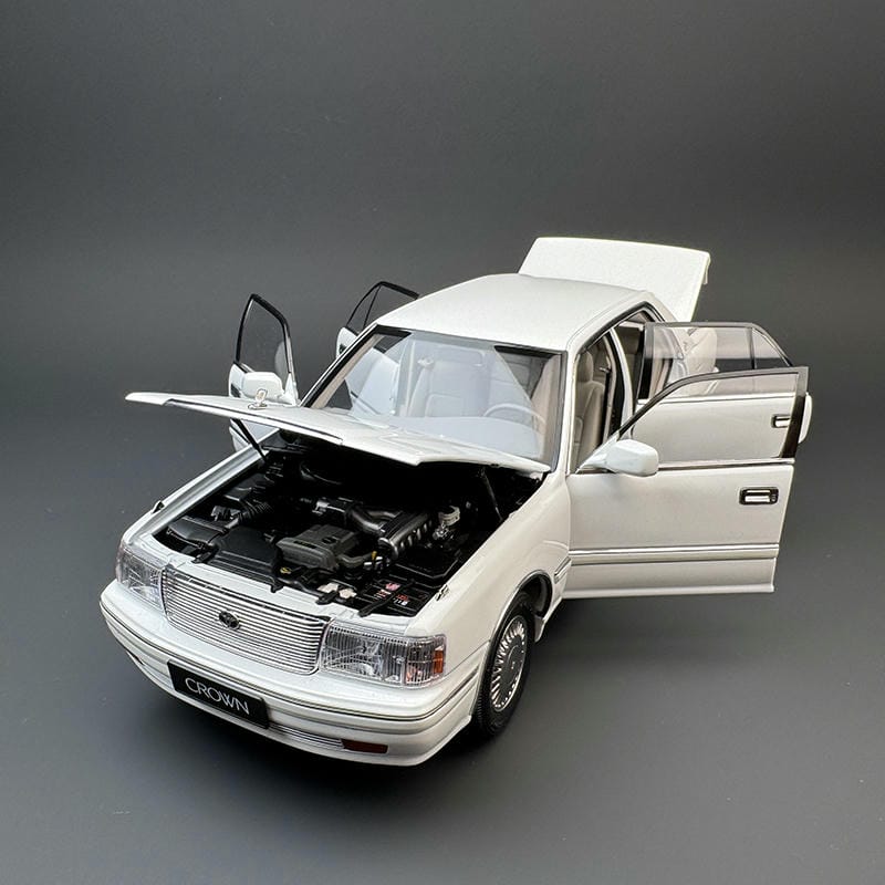 1:18 Scale Toyota Crown 155 Diecast Model Car – Alloy Build with Opening Doors, Hood, Trunk & Functional Steering