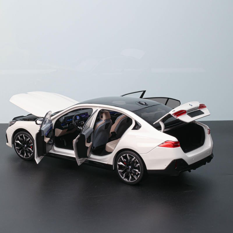 Minichamps 1:18 BMW i5 Alloy Model – Elegant Electric Precision