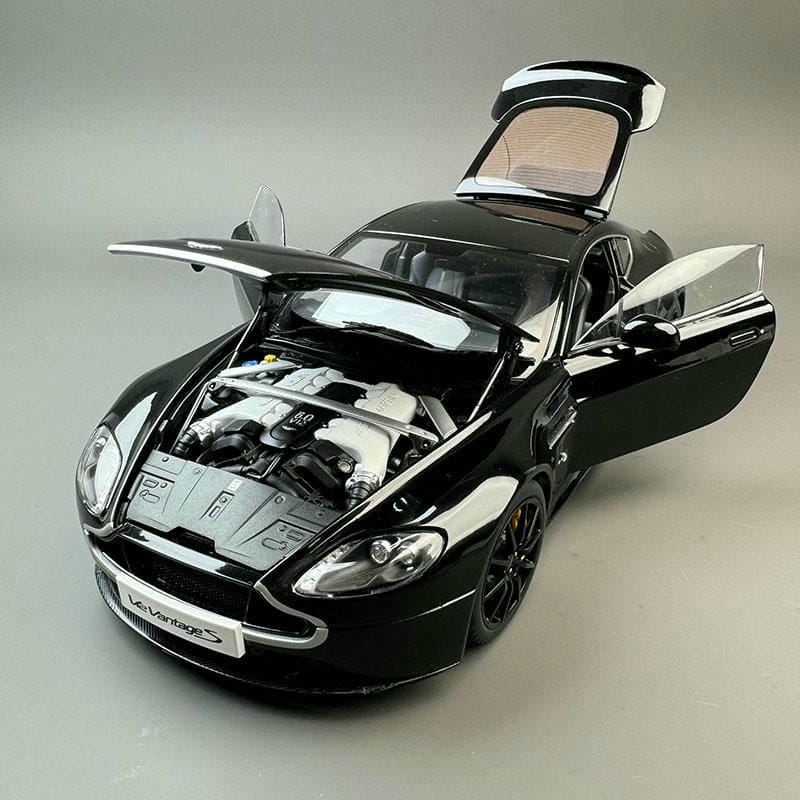 AUTOart 1:18 Aston Martin V12 Vantage S – Diecast Alloy Model