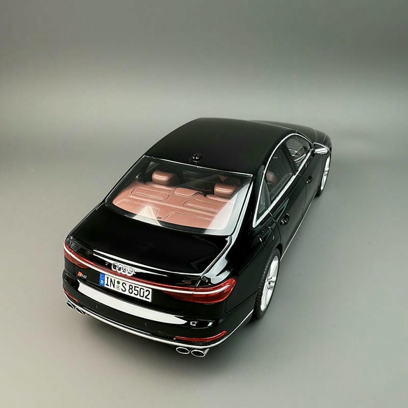 GT 1:18 Audi S8 Resin Model â Sealed Display Version