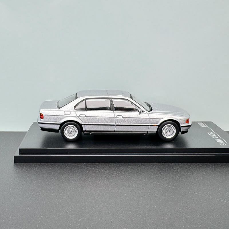 AR Box Realistic 1:64 BMW E38 750iL Alloy Diecast Model Car