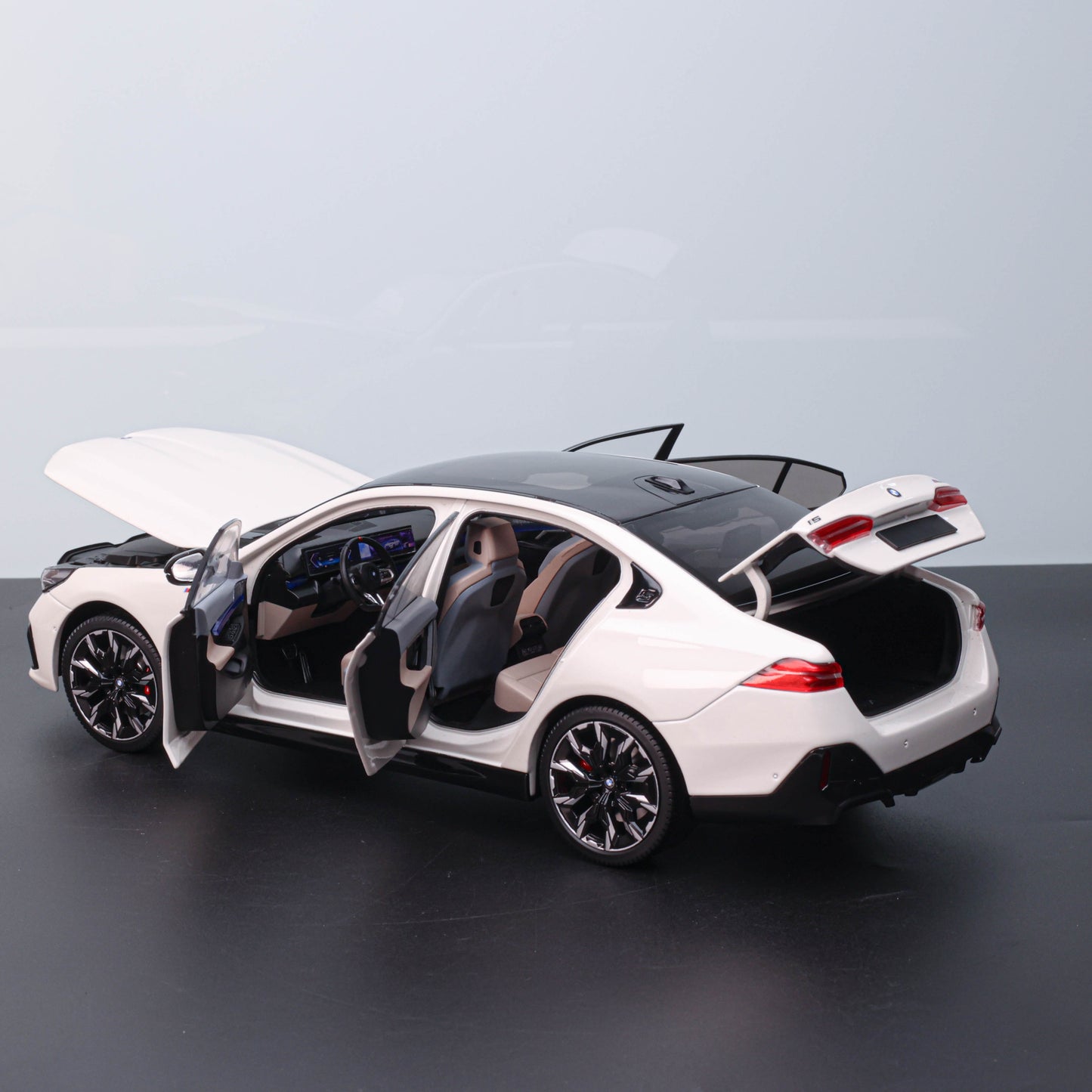 MINICHAMPS 1:18 Porsche 911 (992) – Alloy Model Car in White, Gray, or Blue