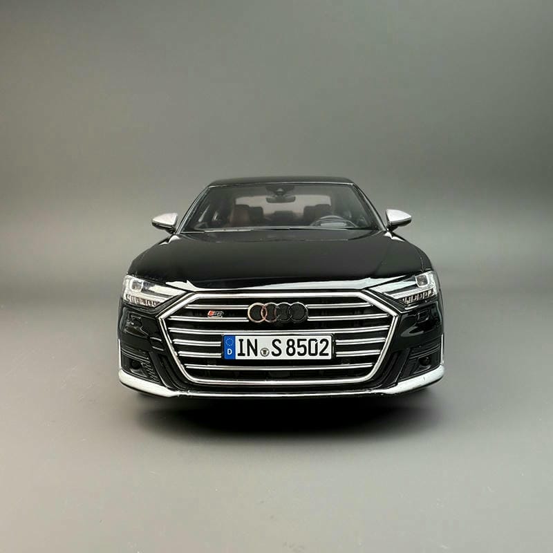 GT 1:18 Audi S8 Resin Model â Sealed Display Version