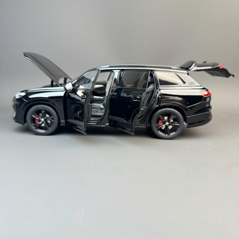 Original 1:18 Audi Q6 Diecast Car Model