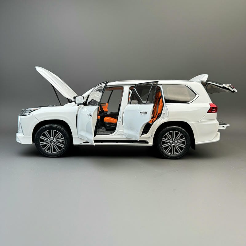 LCD 1:18 Lexus LX570