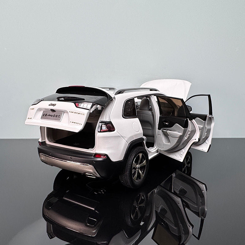 GAC Fiat Chrysler New Jeep Cherokee 1:18 Diecast Model – Fully Interactive Collectible