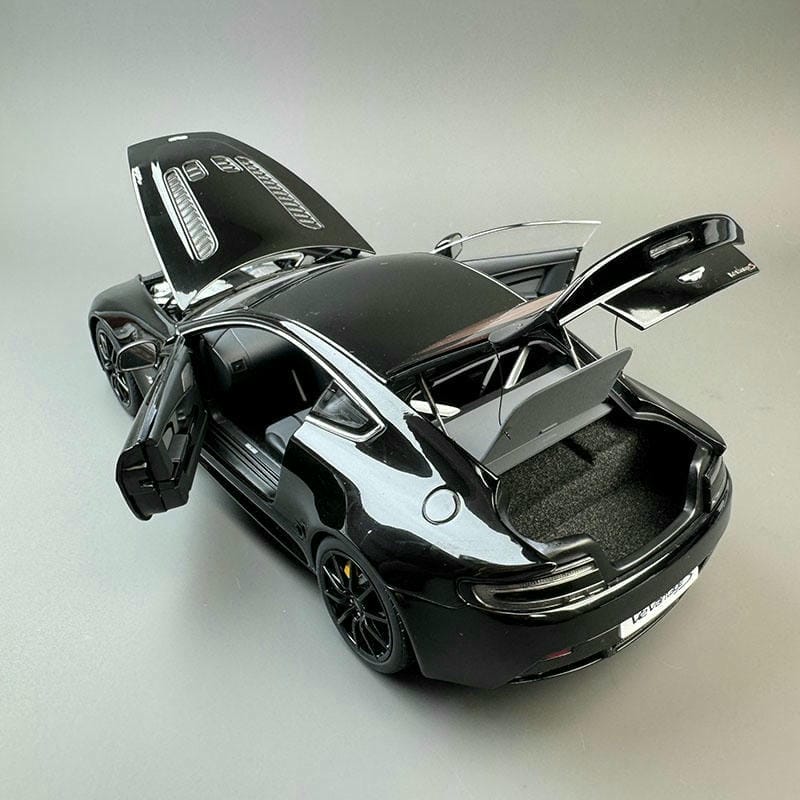AUTOart 1:18 Aston Martin V12 Vantage S – Diecast Alloy Model