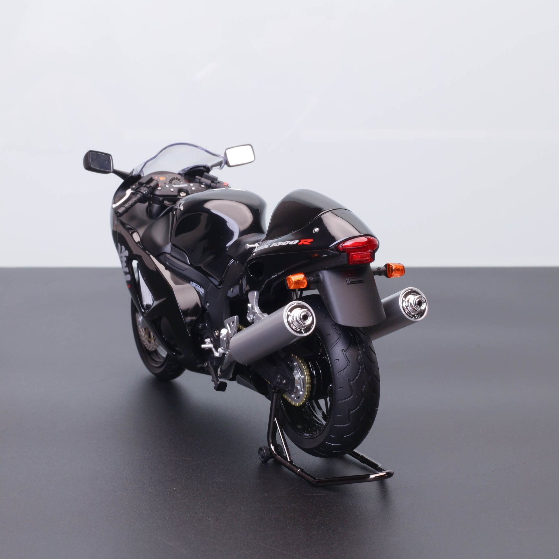 LCD Models 1:12 Suzuki GSX-1300R Hayabusa – Alloy Motorcycle Model (Authorized by Suzuki)