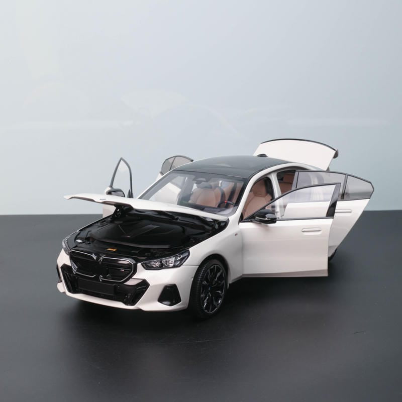Minichamps 1:18 BMW i5 Alloy Model – Elegant Electric Precision