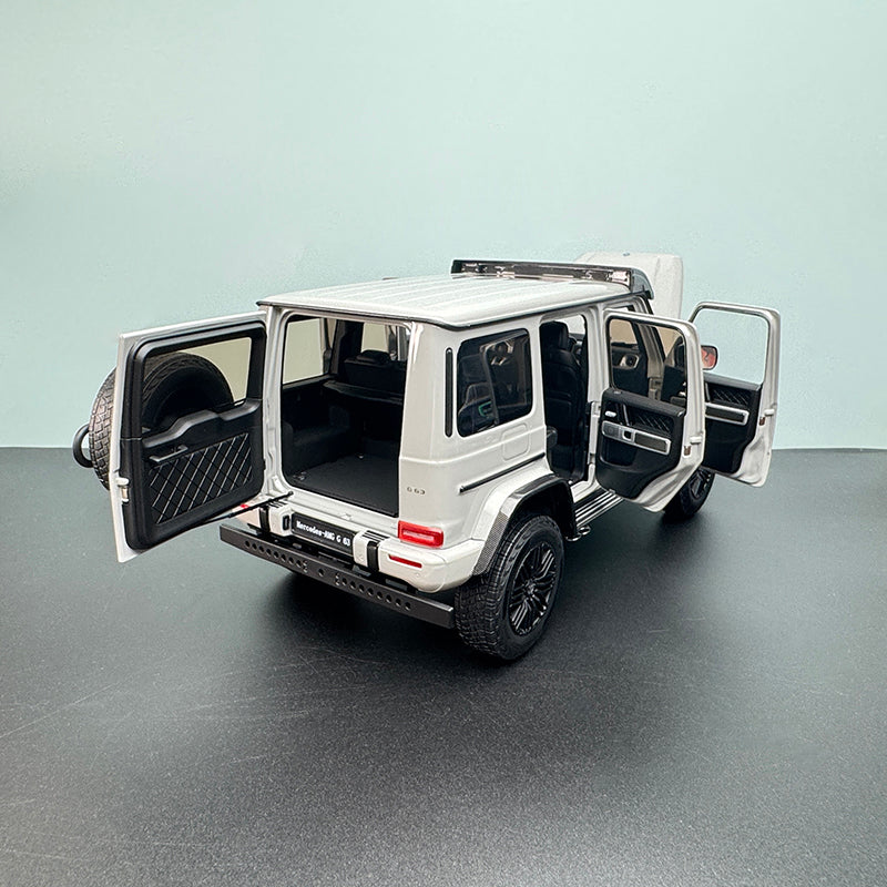 Mercedes-Benz G63 4×4 1:18 Die-Cast Alloy Model by Almost Real