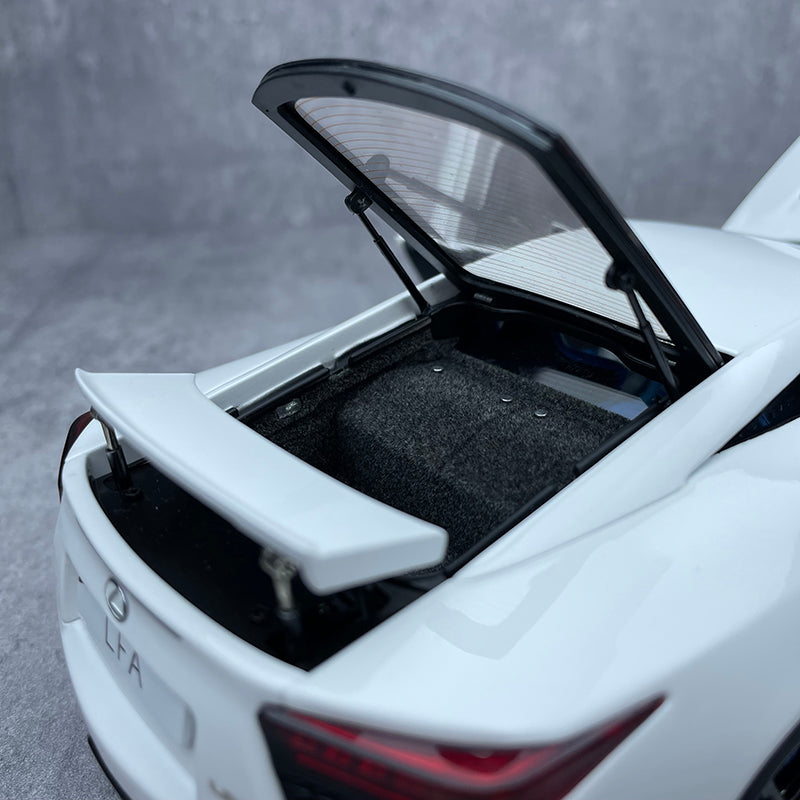 Lexus LFA 1:18 Die-Cast Alloy Model (Pop-Up Spoiler Edition – Collector Display)