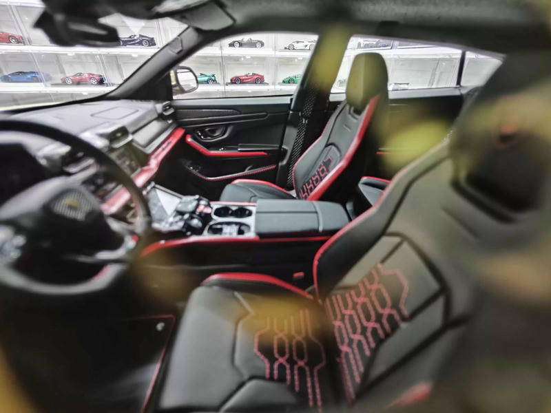 MR Collection 1:18 Lamborghini Urus SE Resin Model