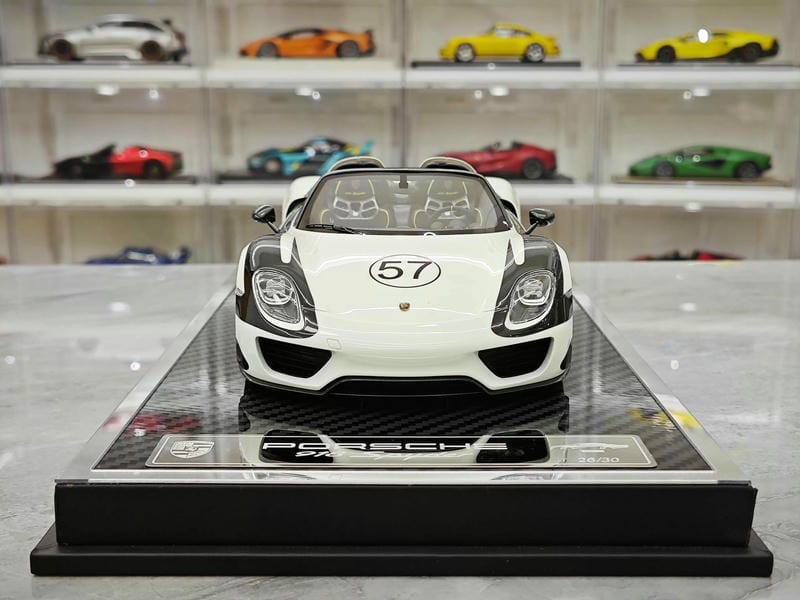 YY Model Porsche 918 Spyder 1:18 Resin Model Car