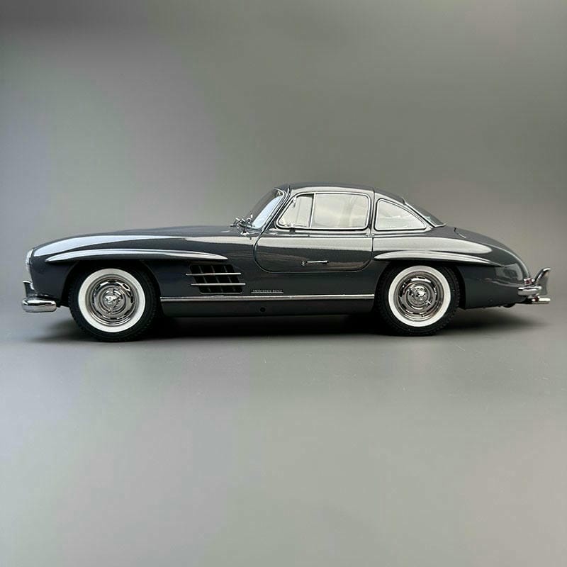 Mercedes-Benz 300SL 1:12 Scale Alloy Collectible Model – Fully Functional Doors & Steering