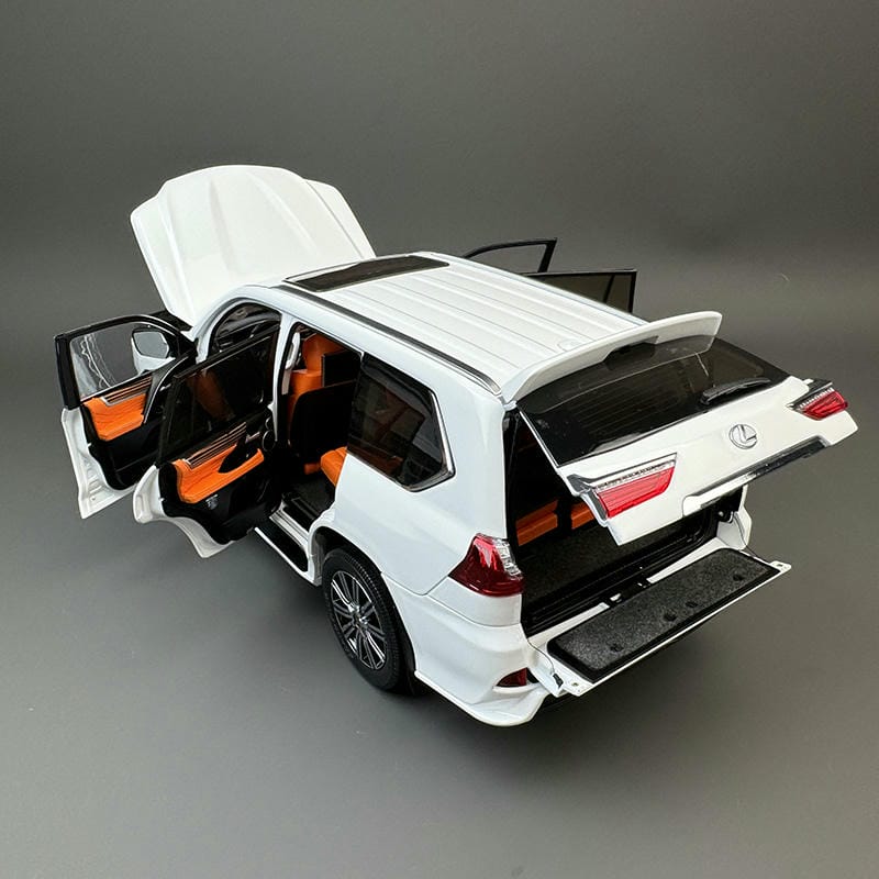 LCD 1:18 Lexus LX570