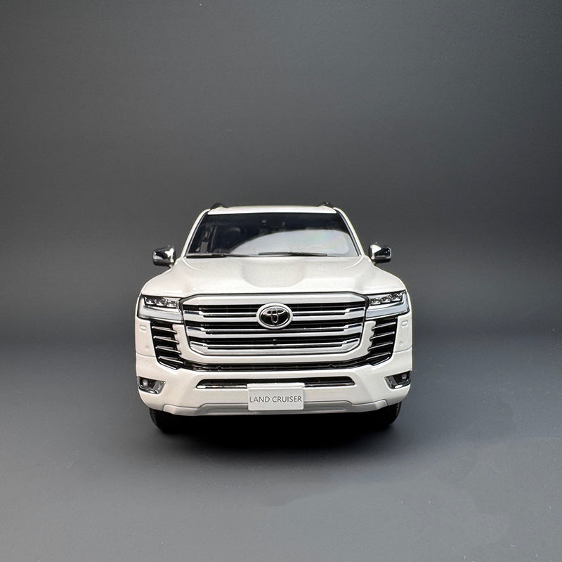 LCD Toyota Land Cruiser LC300 ZX 1:18 Alloy Full-Open Diecast Model