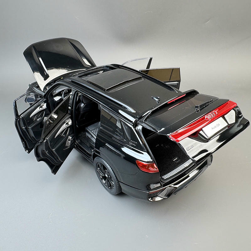 Original 1:18 Audi Q6 Diecast Car Model