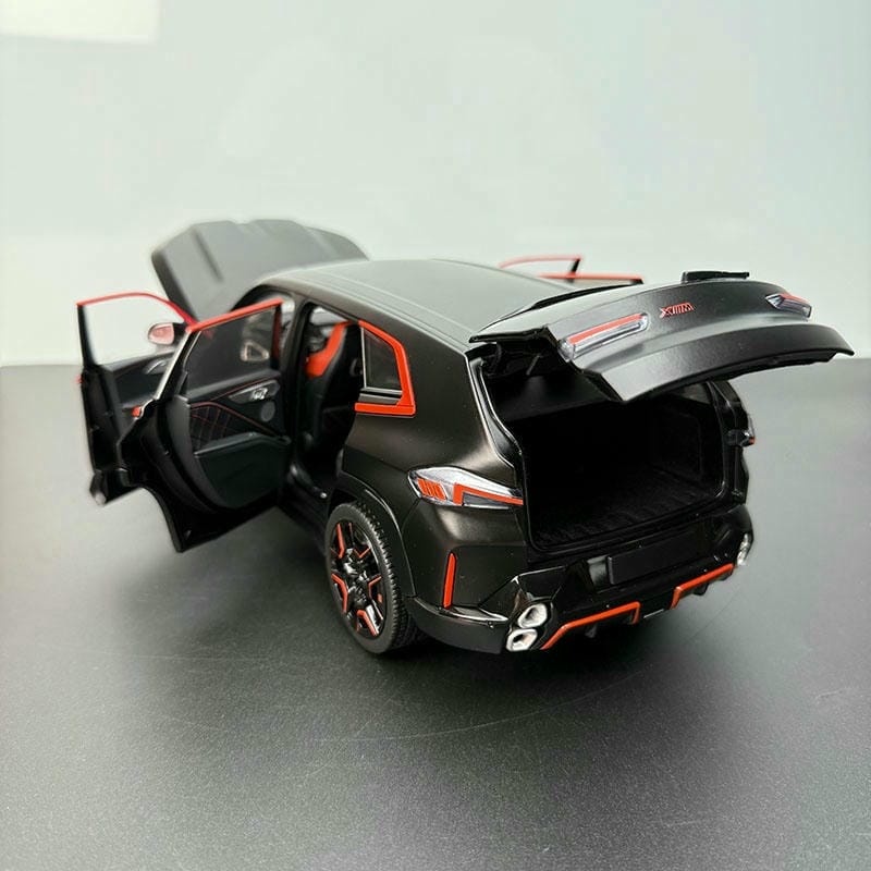 Minichamps 1:18 BMW XM Alloy Model – Bold Luxury Meets Precision Detail