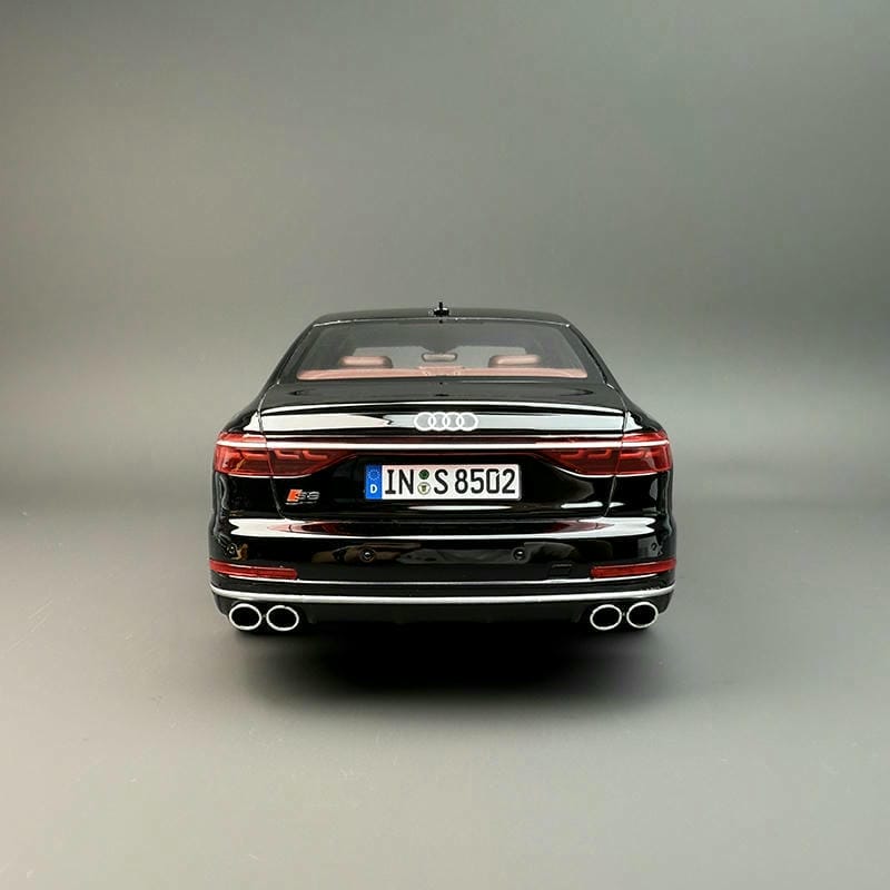 GT 1:18 Audi S8 Resin Model â Sealed Display Version
