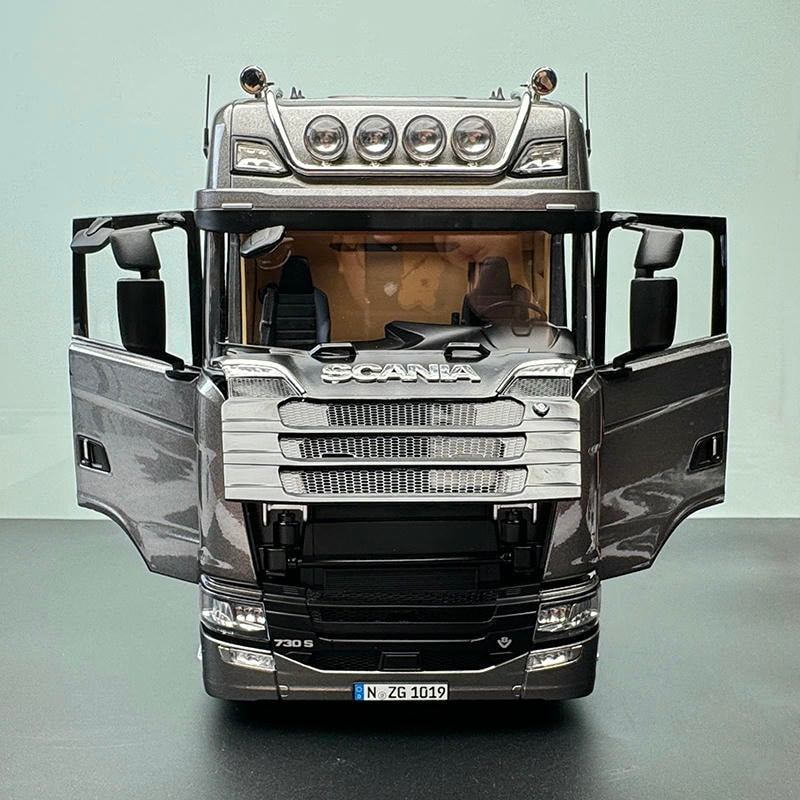 1:18 Scania V8 730S Tractor Truck Model – Alloy Diecast Truck Collection