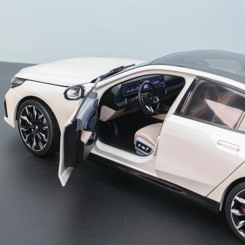 Minichamps 1:18 BMW i5 Alloy Model – Elegant Electric Precision