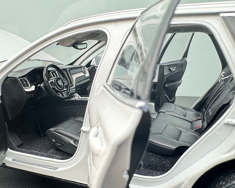 Volvo 22 Modified XC60 1:18 Die-Cast Alloy Model (Crystal White, Silver Gray, Morning Light Silver)