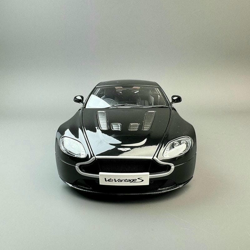 AUTOart 1:18 Aston Martin V12 Vantage S – Diecast Alloy Model