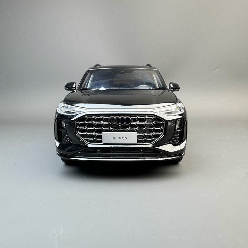 Original 1:18 Audi Q6 Diecast Car Model