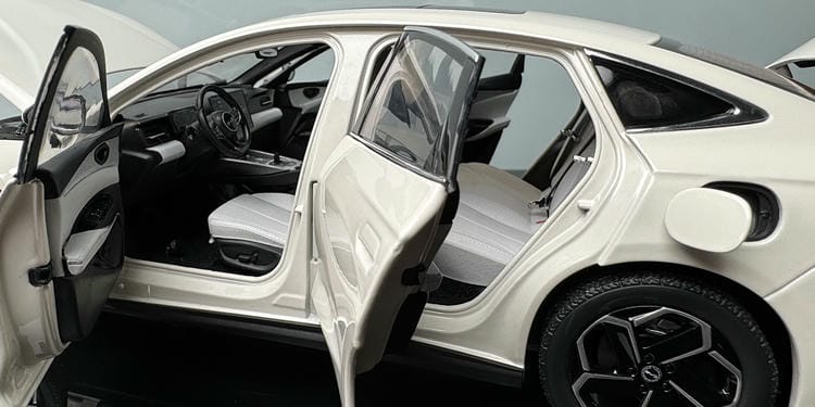 BYD Seal EV 1:18 Diecast Model – Premium Interactive Collectible