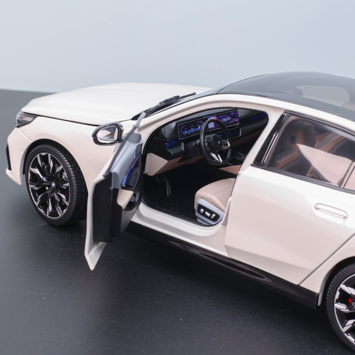 MINICHAMPS 1:18 Porsche 911 (992) – Alloy Model Car in White, Gray, or Blue