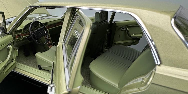 norev Mercedes-Benz 450SEL 1:18 Diecast Model – Light Green Interactive Collectible