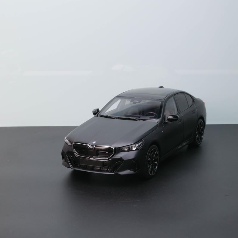 Minichamps 1:18 BMW i5 Alloy Model – Elegant Electric Precision