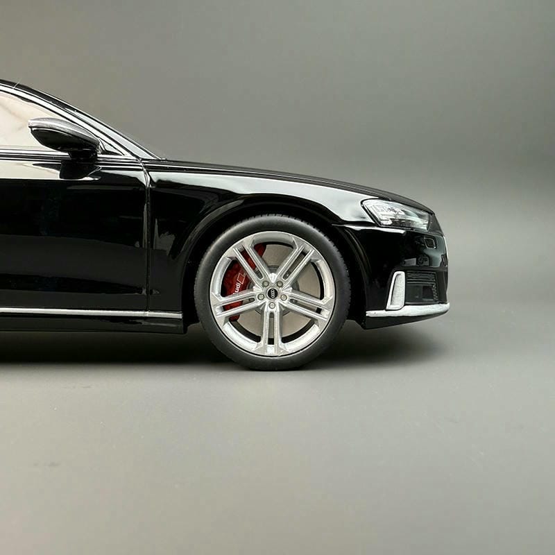 GT 1:18 Audi S8 Resin Model â Sealed Display Version