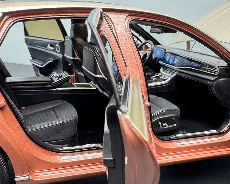 FAW Hongqi H9 1:18 Die-Cast Alloy Model with Solid Wood Base