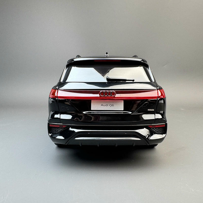 Original 1:18 Audi Q6 Diecast Car Model