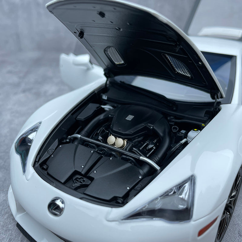 Lexus LFA 1:18 Die-Cast Alloy Model (Pop-Up Spoiler Edition – Collector Display)