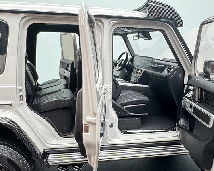 Mercedes-Benz G63 4×4 1:18 Die-Cast Alloy Model by Almost Real